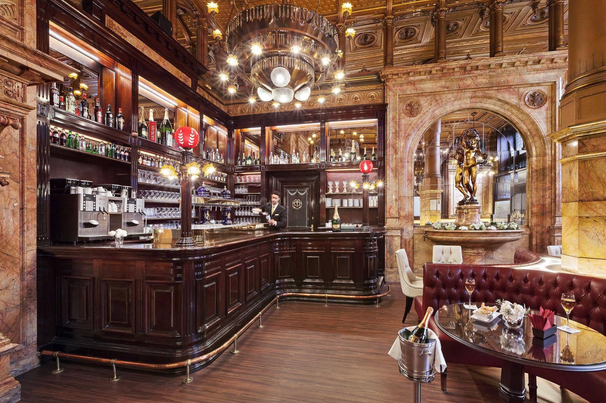 Hotel Metropole Bruxelas Exterior foto Interior of the Café de los Angelitos