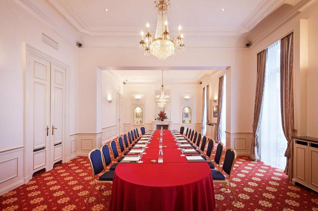 Hotel Metropole Bruxelas Exterior foto The boardroom